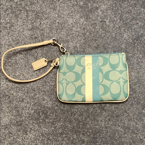coach wristlet - Picture 1 of 3